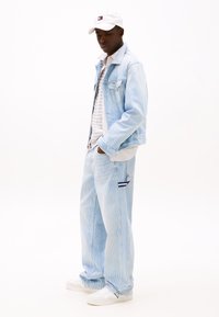 Tommy Jeans JAIMIE LOOSE - Carpenter Jeans - denim medium