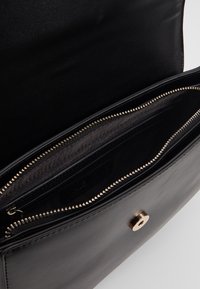 Valentino Bags BICORNO - Käsilaukku - black