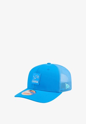 Blaues Cap mit solidem Vorderteil und Netzrücken, ausgestattet mit einem Detroit Lions-Logopatch, gebogenem Schirm und verstellbarem Riemen.