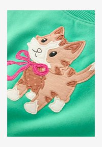 Neselectat, green cat