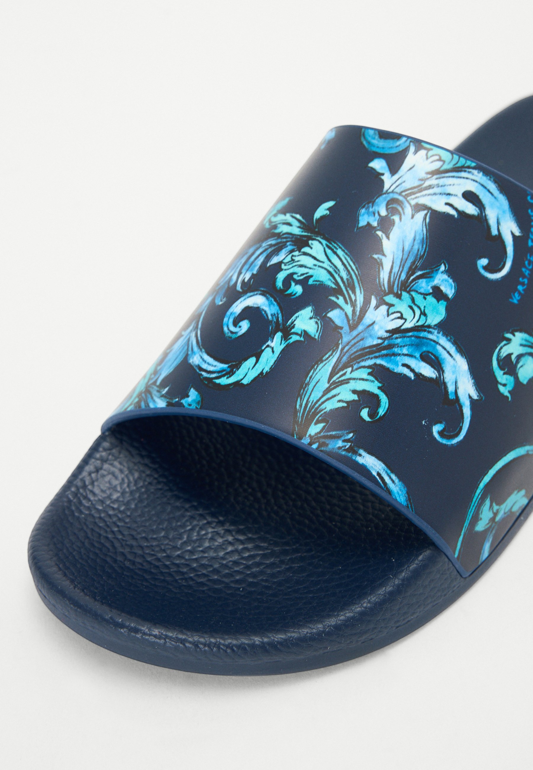 VERSACE JEANS COUTURE☆EMBLEM Pool slides 2色【UK発】 VERSACE JEANS COUTURE☆EMBLEM Pool slides 2色【UK発】