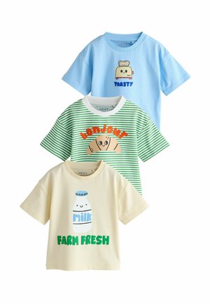 Drei Kinder-T-Shirts: blau mit einem Grafikmotiv eines Toasts, grün gestreift mit einem Croissant und dem Schriftzug "bonjour" sowie cremefarben mit einer Milchflasche und dem Schriftzug "farm fresh".
