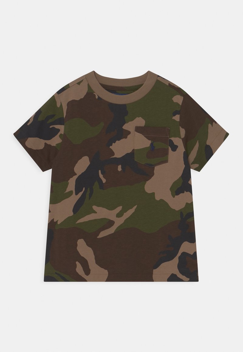 Dětské tričko s krátkým rukávem v zeleno-hnědo-černém maskáčovém vzoru a náprsní kapsou s malým vyšitým logem.
