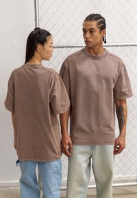 YOURTURN UNISEX - Triko s potiskem - dark grey