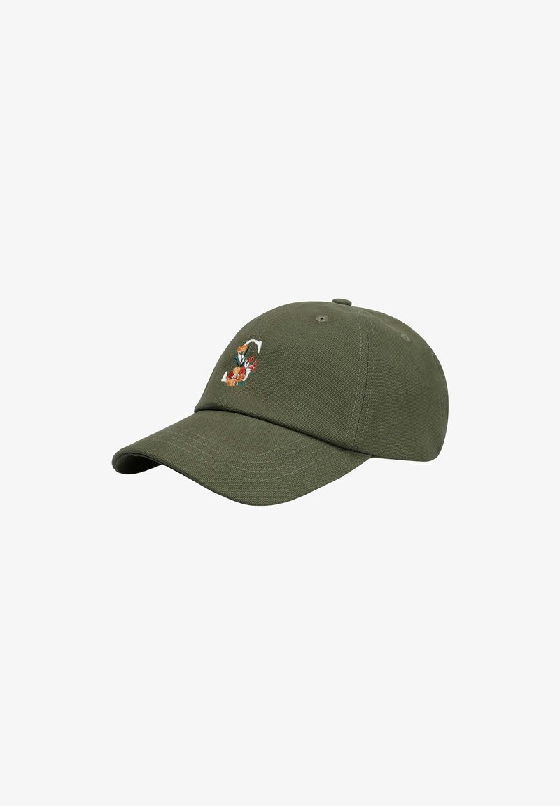 Gorra de béisbol verde oliva con visera curvada que presenta una letra "S" blanca bordada y un diseño floral naranja en la parte delantera.