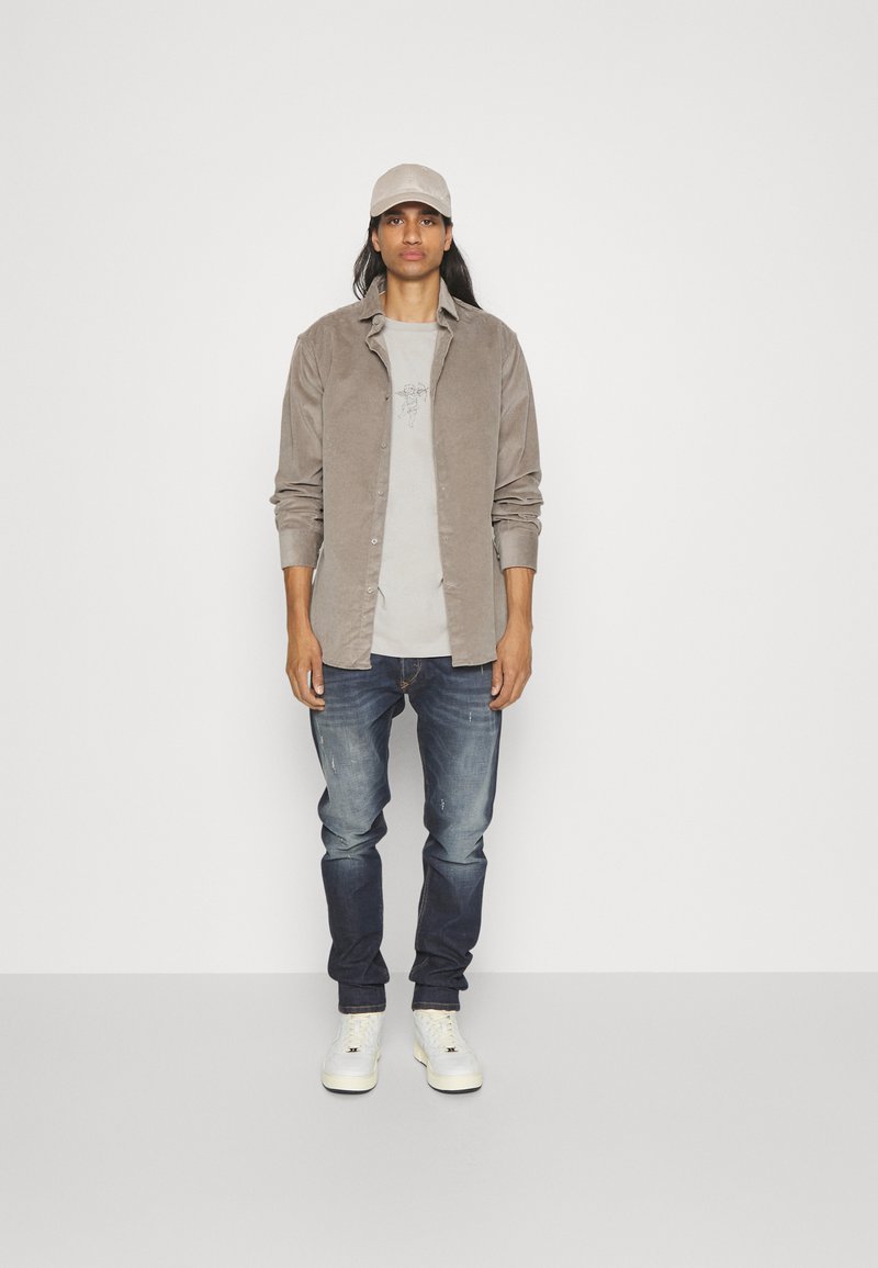 T-Shirt JOHANN UltimateGrey