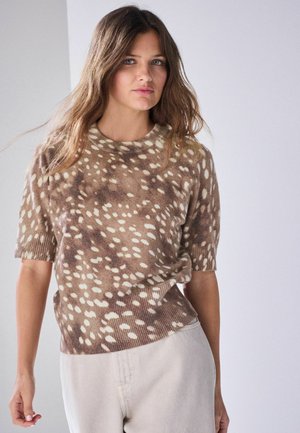 Next, REGULAR FIT - SUPER SOFT SHORT SLEEVE KNITTED TOP . - T-shirts print - deer animal print