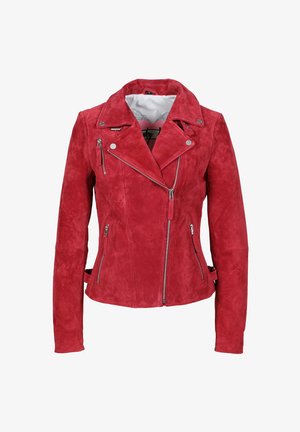Giacca da moto in suede rosso con un design aderente, chiusura con zip asimmetrica e hardware in argento. Presenta tasche laterali e cuciture delicate.