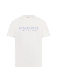 Witte katoenen t-shirt met grote blauwe "GUESS" tekst en "SINCE 1981" in een iets kleinere lettergrootte. Klassieke ronde halslijn en korte mouwen.