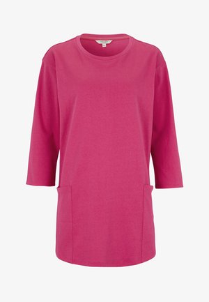 Knallpinke Langarm-Tunika mit rundem Ausschnitt, zwei Vordertaschen und einem geraden Saum.