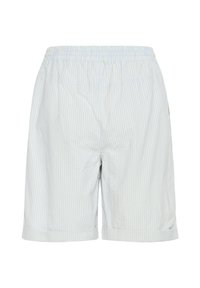 Ljust blå shorts i vävt tyg, med vertikala vita ränder, elastisk midja och nederkant som är fållad.