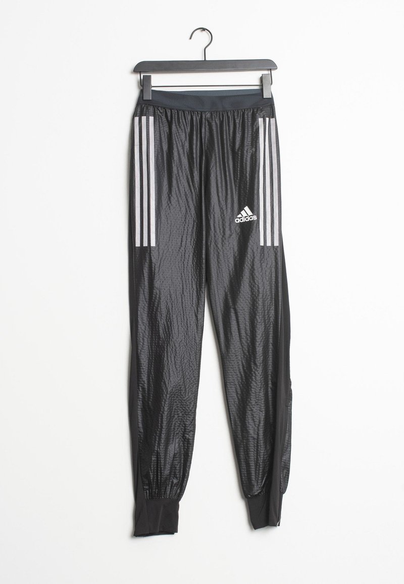 Svarta träningsbyxor gjorda av ett strukturerat, lättviktigt material. Har tre vita ränder på sidorna och en Adidas-logotyp på framsidan.