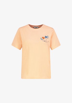 Pfirsichfarbenes T-Shirt mit kurzen Ärmeln und einer kleinen Bruststickerei mit drei Luftballons, die "LOVE" in Blau, Orange und gepunkteten Mustern buchstabieren.