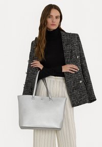Lauren Ralph Lauren CROSSHATCH LEATHER LARGE KARLY TOTE - Torba za nakupovanje - polished silver