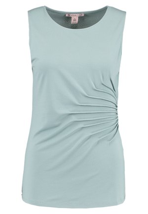 Vaaleansininen hihaton toppi, joka on valmistettu pehmeästä kankaasta. Siinä on pyöreä pääntie ja sivulla vinottain laskostukset, jotka luovat istuvan ilmeen.