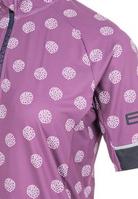 Lila Radsporttrikot mit einem geometrischen Punktemuster in Weiß, ausgestattet mit einem Reißverschluss, kurzen Ärmeln und einem grauen Akzent am Bündchen.