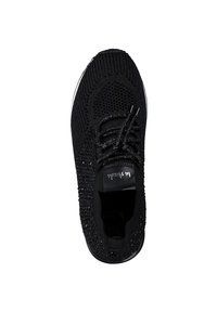 Zapatilla deportiva negra con parte superior de punto texturizado, punta redondeada y cierre de cordones. Accentos reflectantes y suela acolchada para mayor comodidad.