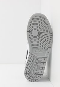 Jordan AIR JORDAN 1 MID - Sapatilhas de cano alto - light smoke grey/black/white