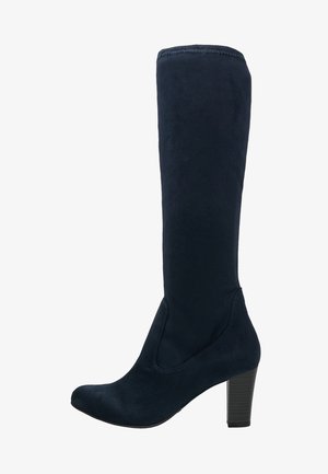 Bottes bleu marine jusqu'aux genoux avec une texture en suède doux, un bout arrondi et un talon bloc effilé de 7 cm. Design latéral sans couture avec des accents minimum.