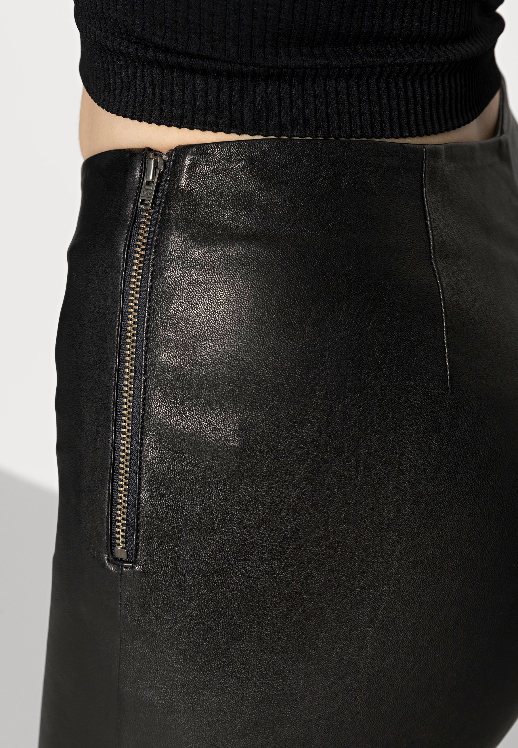 YAS YASZEBA STRETCH - Leren broek - black/Zwart - Zalando.nl