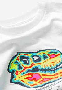 Next RELAXED FIT SHORT SLEEVE GRAPHIC STANDARD - T-shirts print - white skull dino