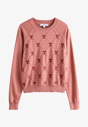 Rosa gestrickter Pullover mit boxy Design, der rote gestickte Schleifenmuster in Diamantenanordnung sowie gerippte Bündchen und Kragen aufweist.
