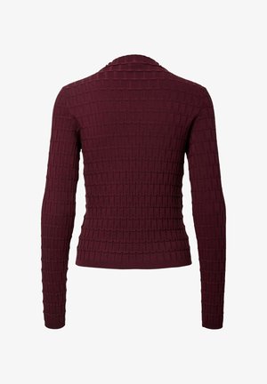 Suéter de punto burdeos con mangas largas y un patrón texturizado que presenta cuadros en relieve. Corte ajustado con un cuello redondo y un acabado suave.