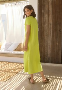 Next TWIST-REGULAR FIT - Robe en jersey - lime green