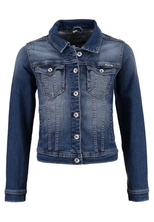 Veste en jean bleue avec boutonnière sur le devant, deux poches poitrine boutonnées et détails de panneaux cousus sur le torse et les manches.