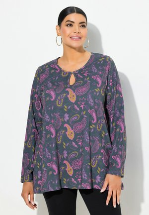 Lang袖t-shirt in donkergrijze stof met paisley- en bloemenpatronen in roze en groen. Heeft een keyhole-halslijn en een relaxte pasvorm.