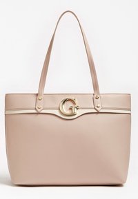 Sac fourre-tout synthétique beige avec quincaillerie dorée, arborant un logo 'G' bien visible et une texture lisse, complété par deux anses.