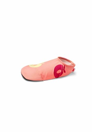 Weicher rosa Slipper-Wasserschuh mit gelben und roten Apfelgrafiken und schwarzer Sohle, für den legeren Gebrauch im Freien entworfen.