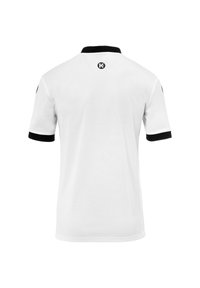 Witte polo met zwarte kraag en mouwmanchetten. Heeft een klein logo op de bovenrug. Soepele textuur, korte mouwen, klassieke pasvorm.