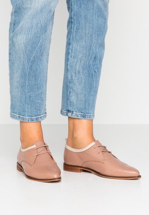 Derbies - nude
