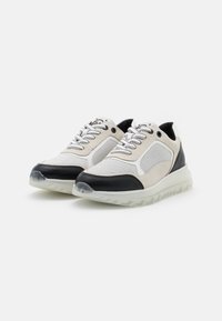 Marco Tozzi BY GUIDO MARIA KRETSCHMER - Sneaker low - white/black
