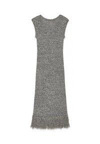 Vestito lavorato a maglia grigio con maniche a cappuccio, caratterizzato da una linea dritta e dettagli con frange all'orlo per una maggiore texture.