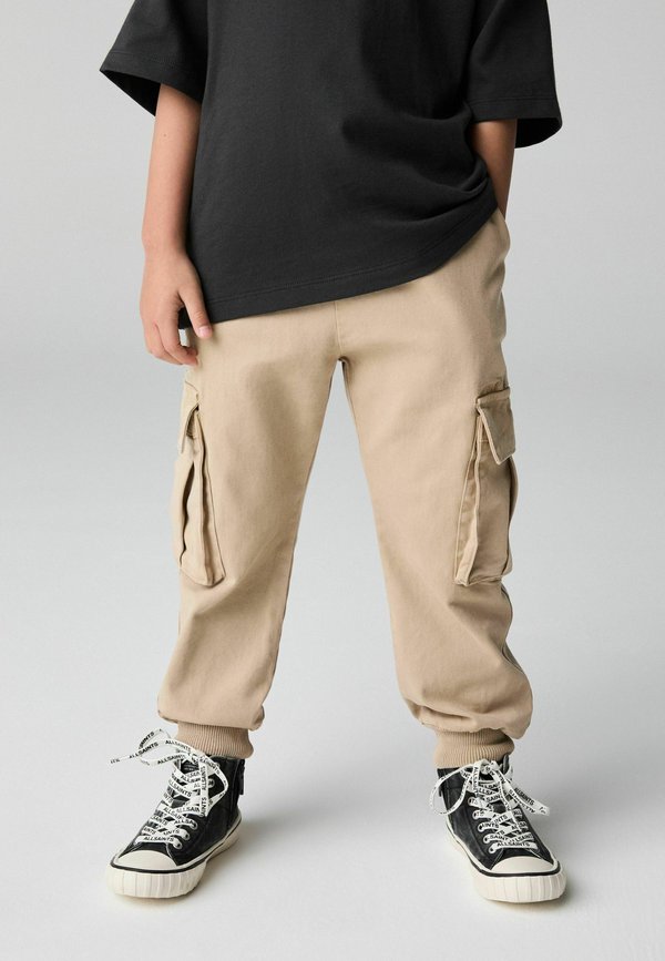 REGULAR FIT - JOGGERS - Cargohose - sand
