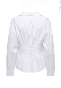 Blouse blanche à manches longues avec un large col et un détail cintré à la taille, vue de dos.