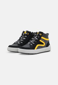 Nouveautés Geox pour Garçon: Chaussures, Vêtements Geox Nouveautés Geox pour Garçon: Chaussures, Vêtements Geox