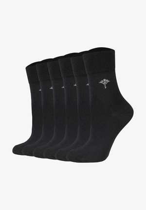 Sei paia di calzini neri, lunghezza al polpaccio, con texture a maglia, caratterizzati da un logo grigio vicino al risvolto, forma e design coerenti in tutti i paia.