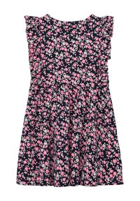 Kwiatowa sukienka na granatowym tle, z różowymi i białymi kwiatami. Faldowane rękawy na ramionach oraz zmarszczona talia z rozkloszowanym dołem, wykonana z miękkiego materiału.