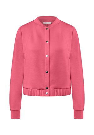 Veste bomber rose courte avec un col rond, fermeture à boutons-pression, poignets côtelés et taille froncée. Texture douce, design décontracté.