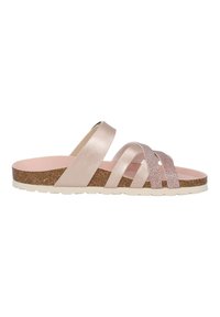 Sandale à glissière plate en or rose, avec trois larges sangles, deux lisses et une pailletée. Semelle en liège avec une semelle blanche texturée.