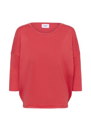 Camiseta holgada de color coral con escote redondo, mangas tres cuartos, detalles acanalados y textura suave. Etiqueta "Saint" en el cuello.