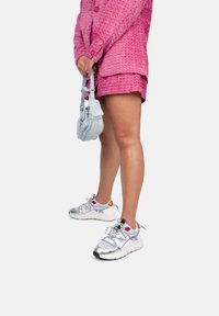 Posh by Poelman CARI  - Zapatillas - white with silver combination