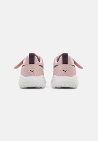 Puma Hardloopschoenen voor op de weg - mauve