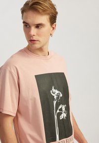 Koton - T-shirt z nadrukiem