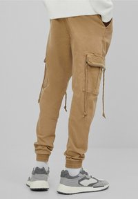 Bershka Cargobyxor - beige