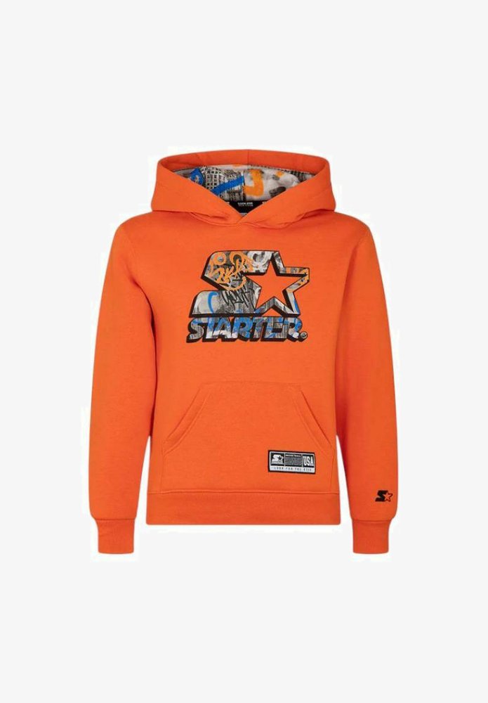 Felpa arancione con cappuccio, dotata di un grande logo grafico in blu e grigio. Include una tasca frontale e un'etichetta nella parte inferiore.