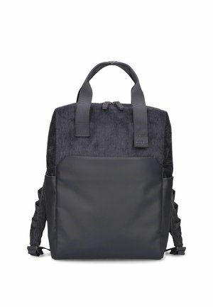 Sac à dos noir avec partie supérieure en velours côtelé, poche avant inférieure lisse, doubles poignées et bretelles réglables.